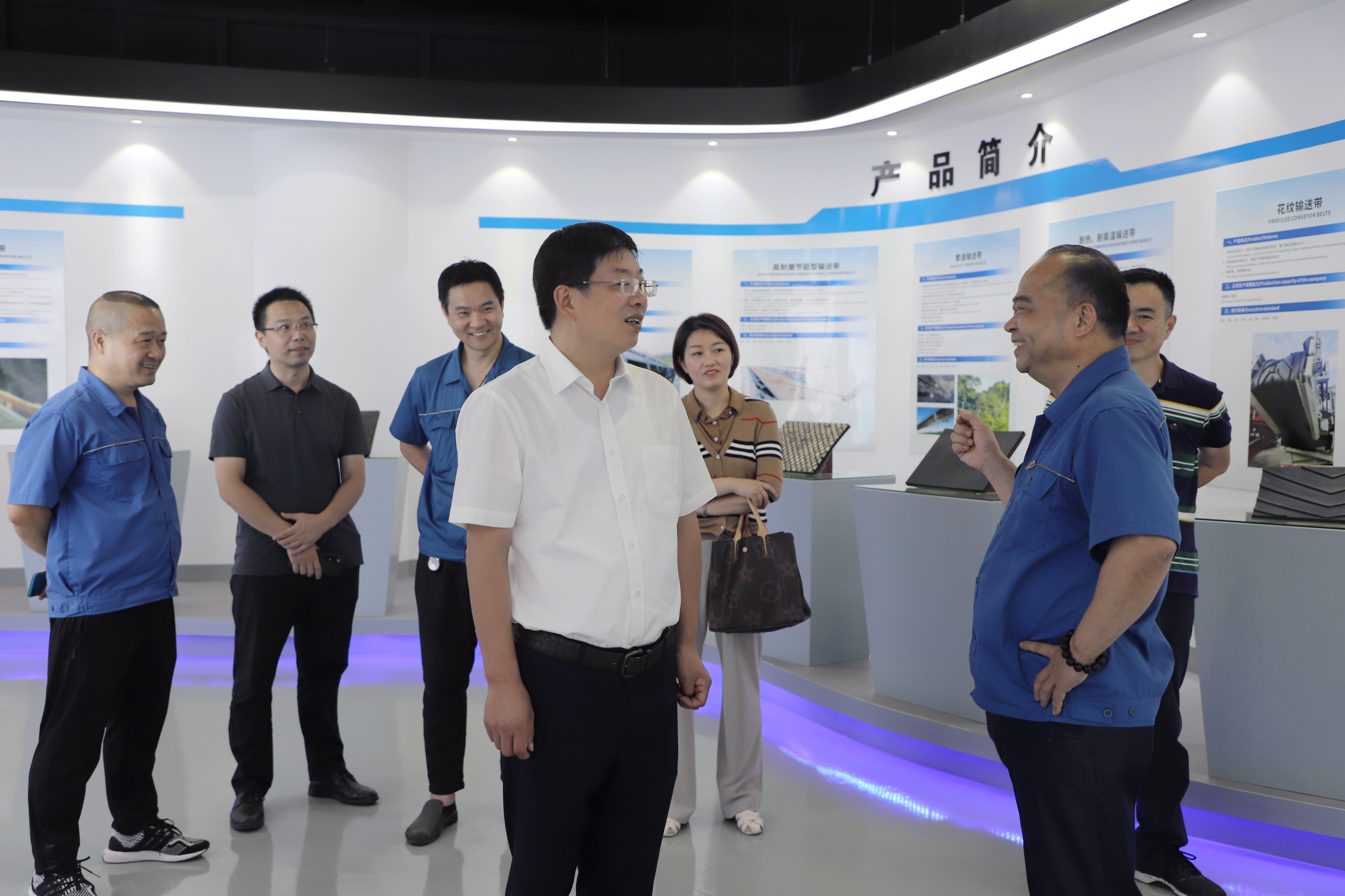 桐鄉(xiāng)市常務副市長穆運安一行蒞臨雙箭股份考察指導